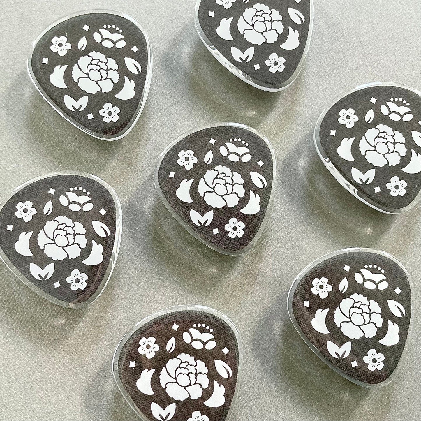 Kpop Inspired Guitar Pick Phone Grip