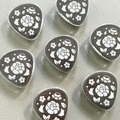 Kpop Inspired Guitar Pick Phone Grip