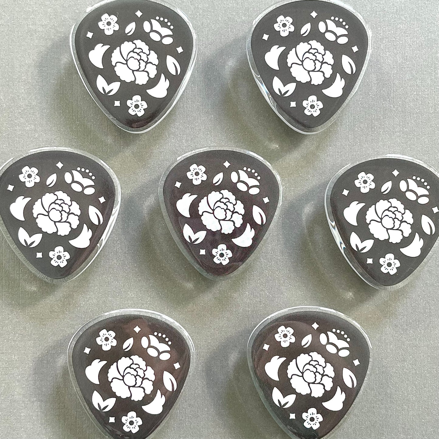 Kpop Inspired Guitar Pick Phone Grip